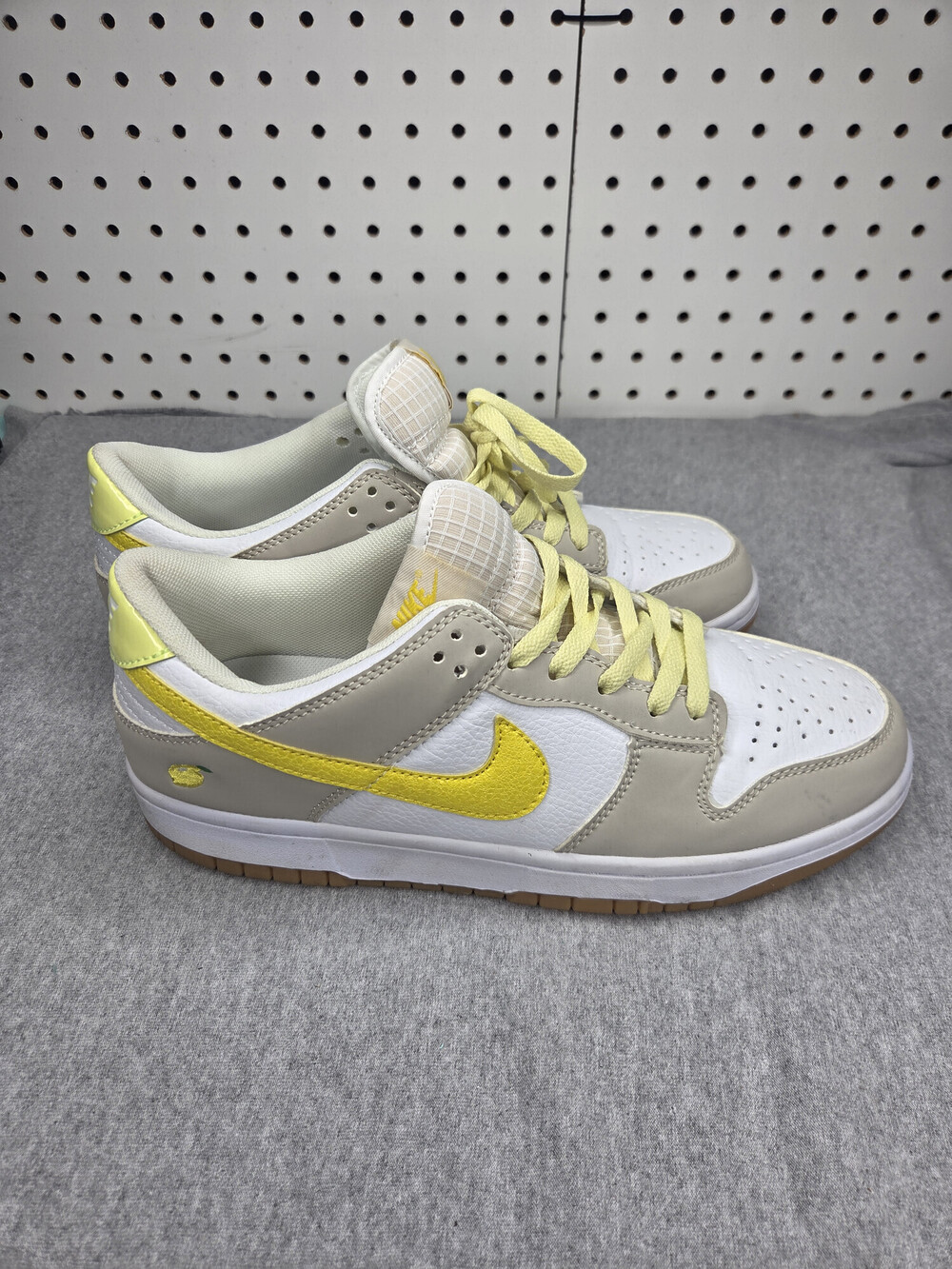 Nike Dunk Low Lemon Drop Womens 9.5 White Tan Pale Yellow DJ6902-700